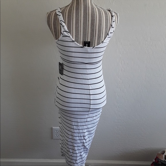 Express Ribbed Midi Dress - Picture 5 of 7